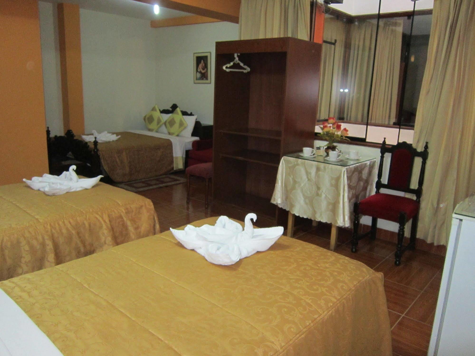 Hotel Suite Plaza Trujillo Exterior photo